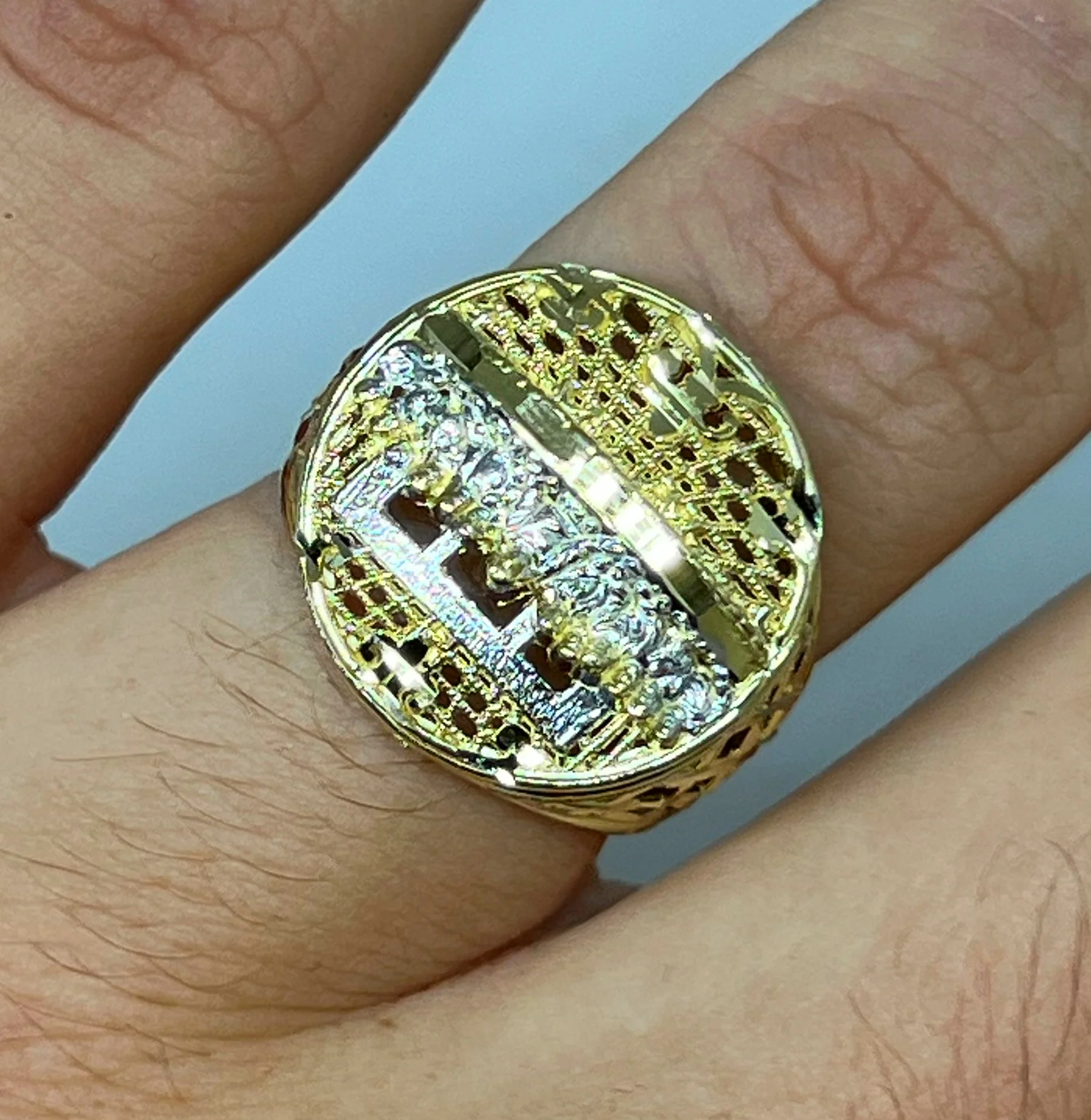 10k Solid Gold 2-Tone Classic Round Last Supper Ring - Image 2