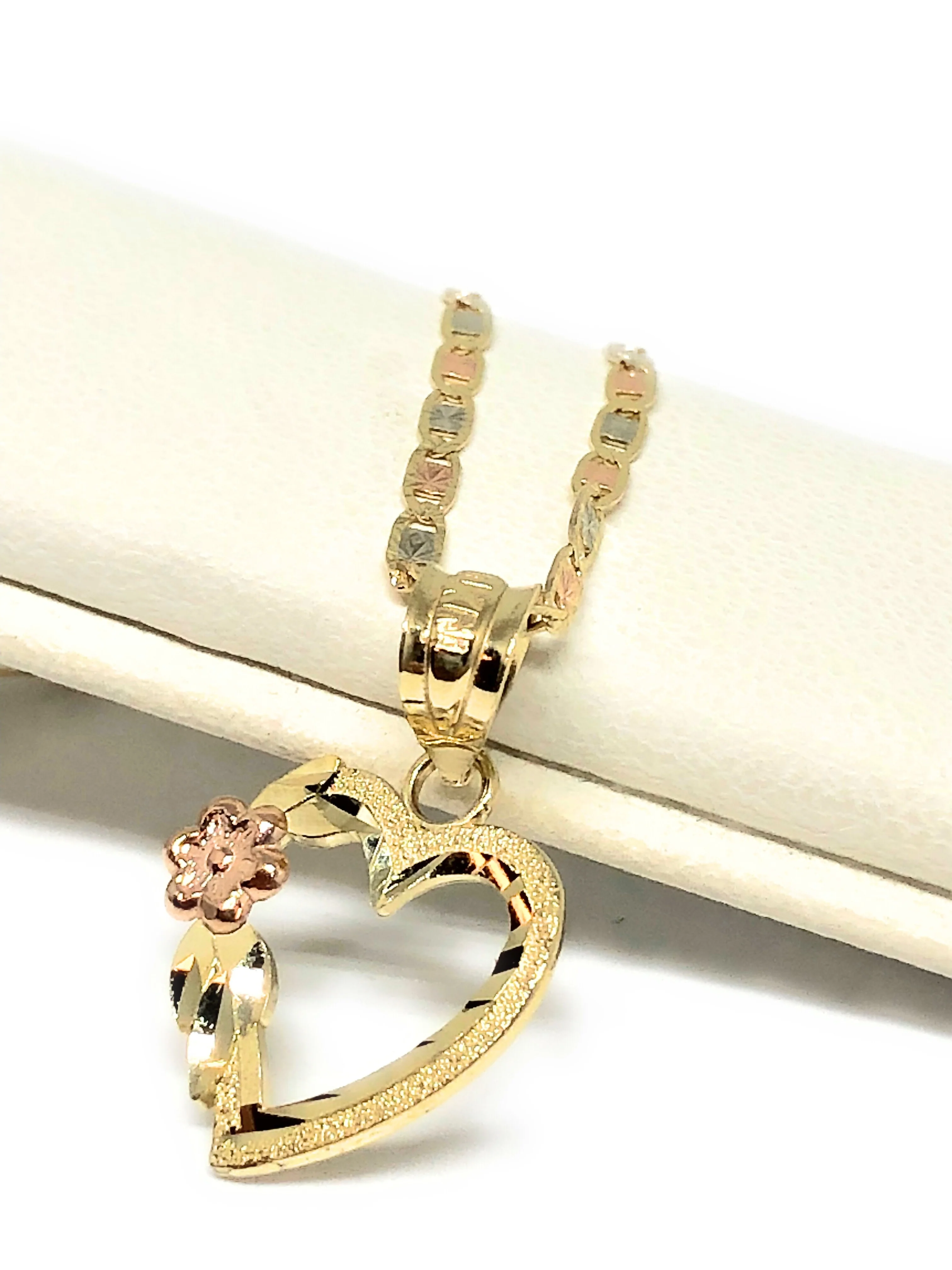 10k Solid Gold Tri-Color Heart Pendant Necklace Tri-Color Valentina Chain - Image 3