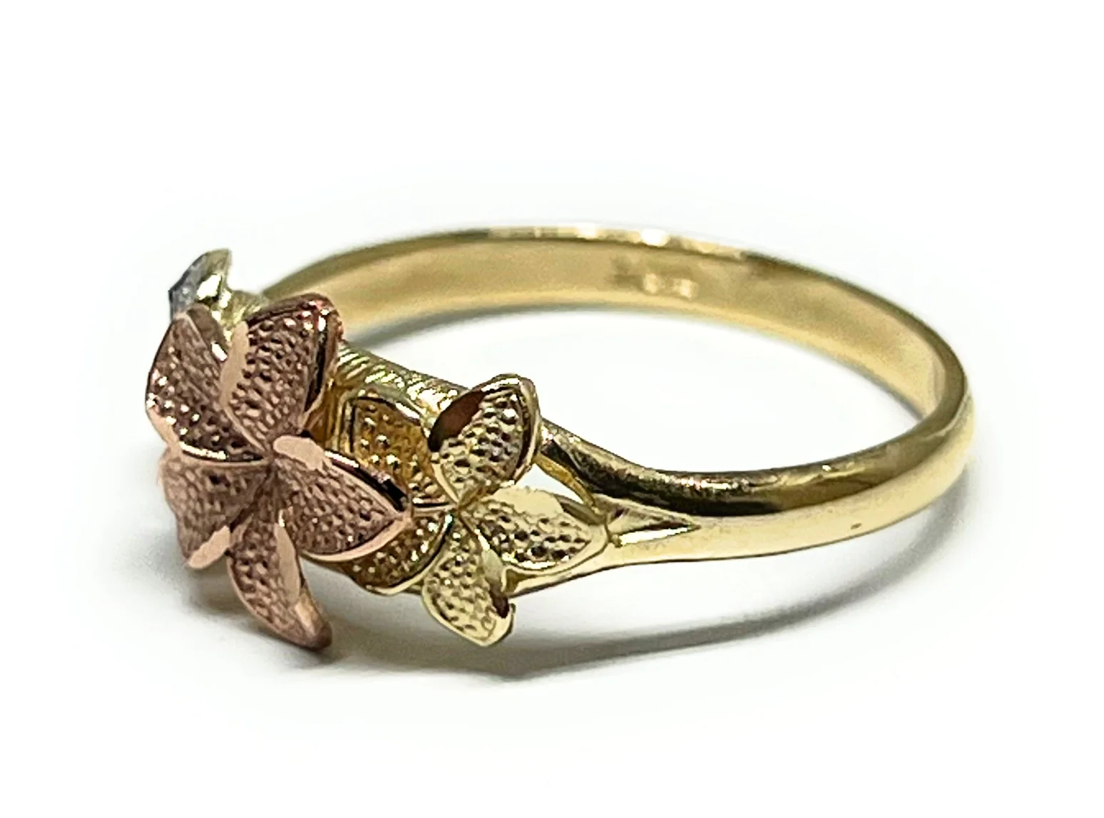 10k Solid Gold Tri-Color Three PLUMERIA Flower Ring - Image 3