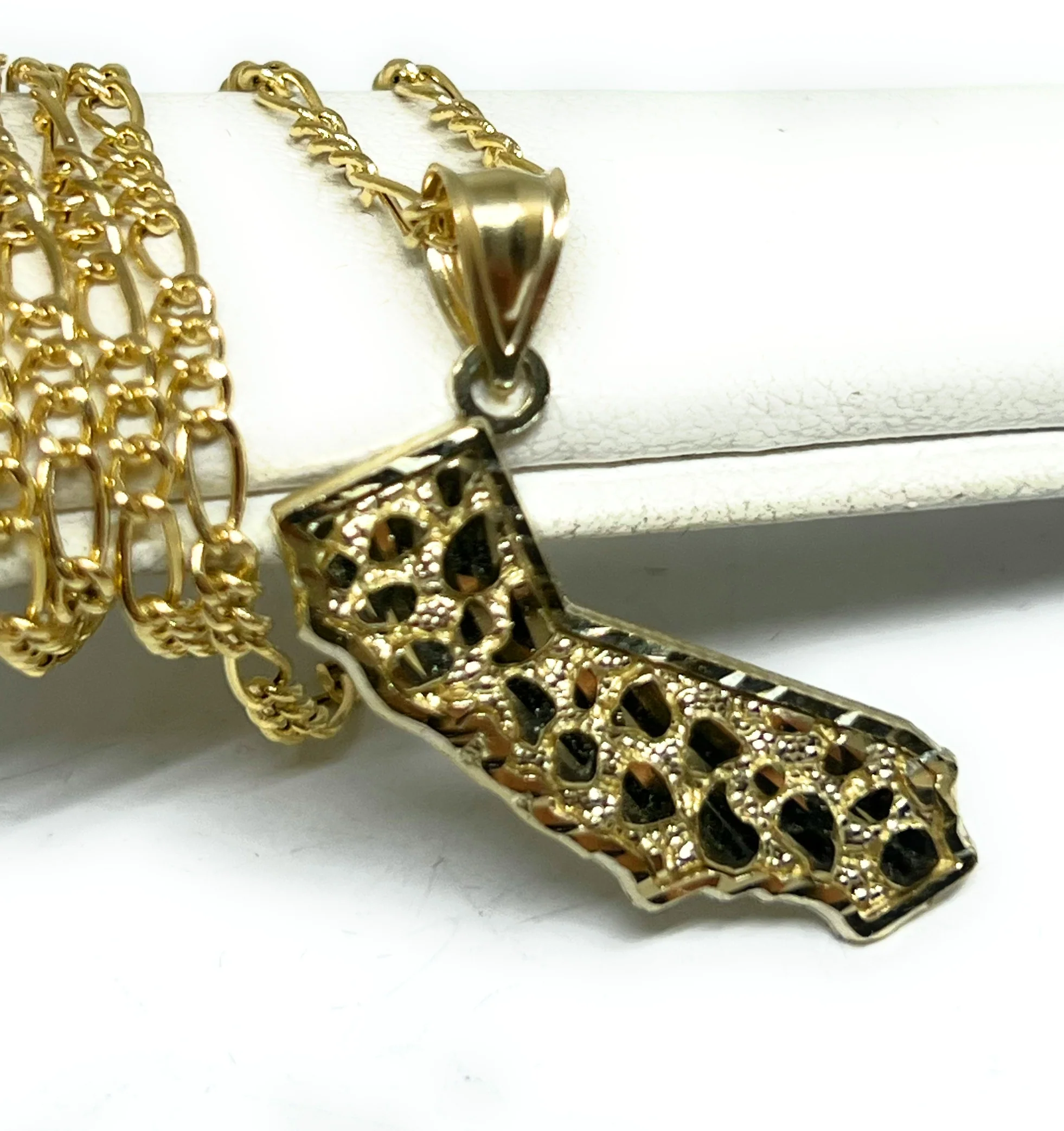 10k Solid Gold Yellow CALIFORNIA NUGGET Pendant Necklace - Image 4