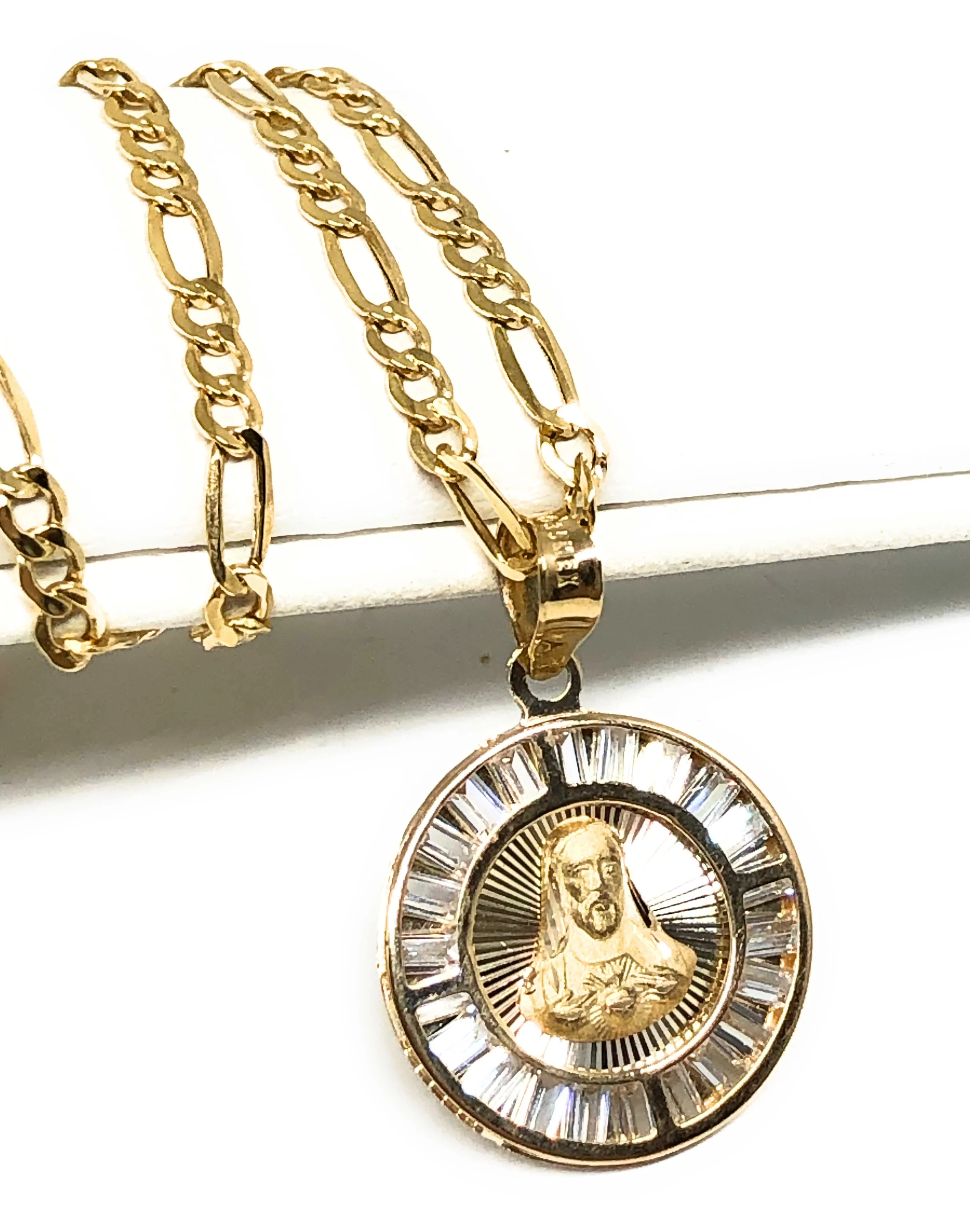 10k Solid Gold Yellow Gold Jesus Sagrado Corazon CZ Pendant Necklace Figaro Chain - Image 4