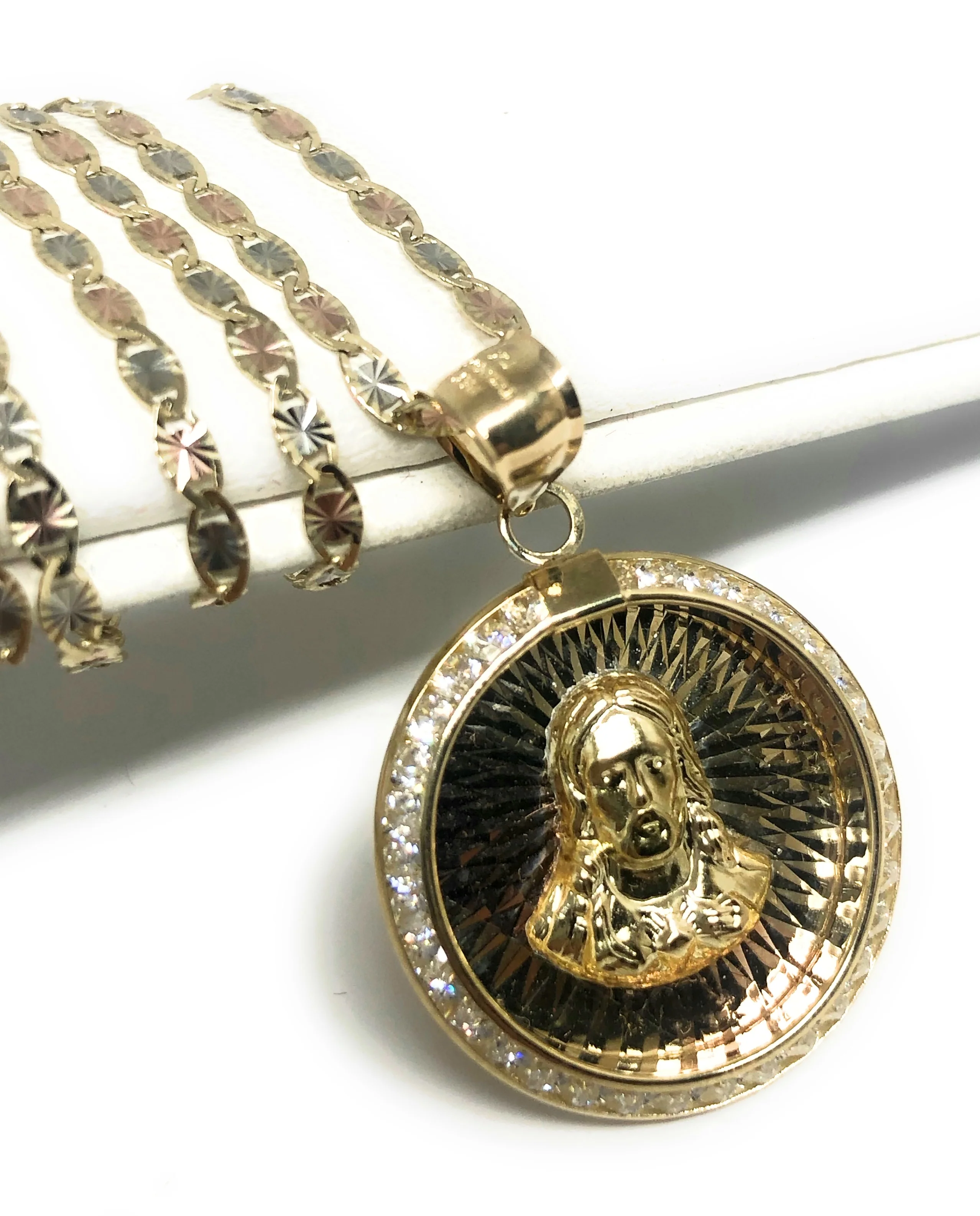 10k Solid Gold Yellow Gold Jesus Sagrado Corazon CZ Pendant Necklace Valentina Chain - Image 3