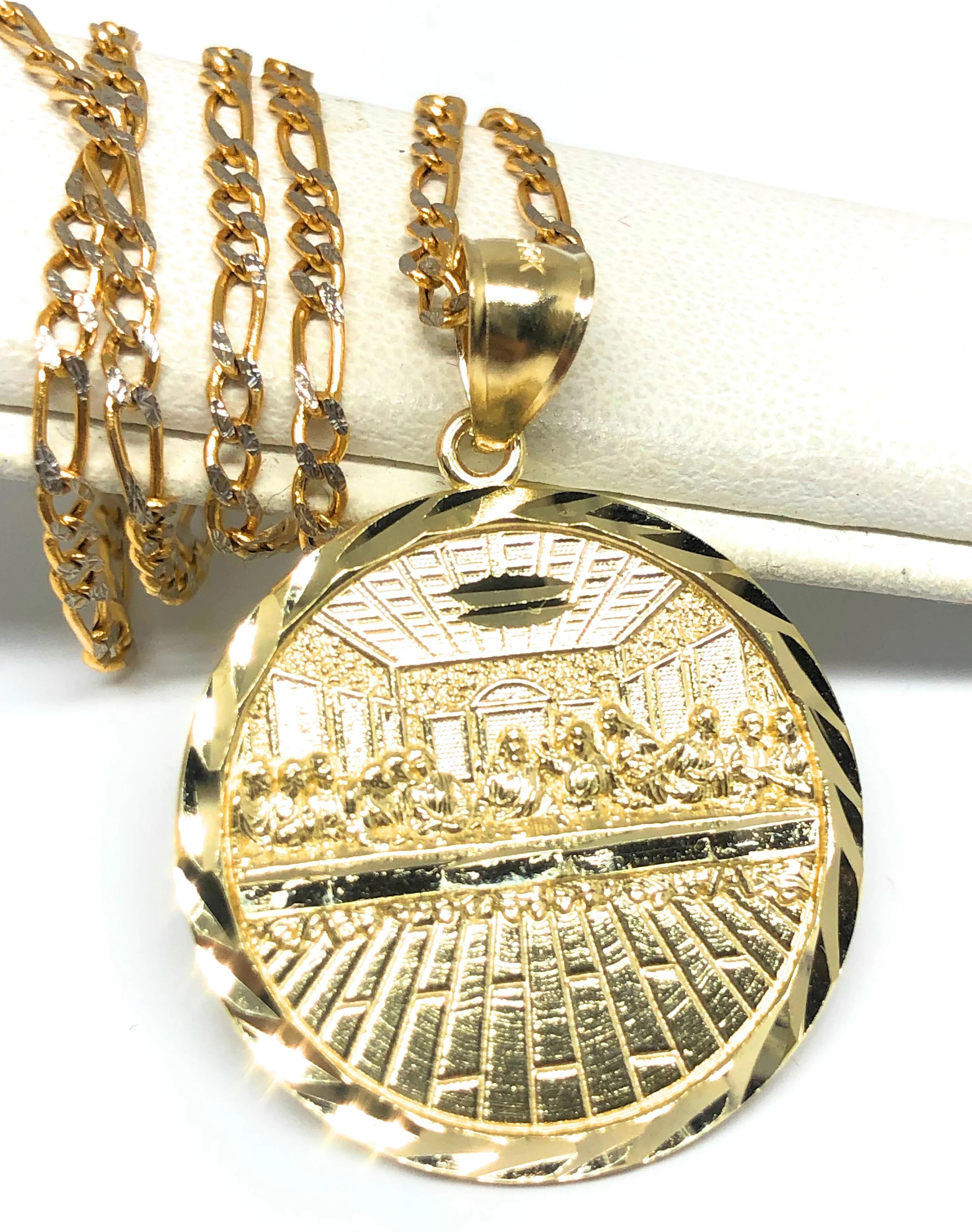 10k Solid Gold Yellow Jesus Last Supper Round Pendant Necklace