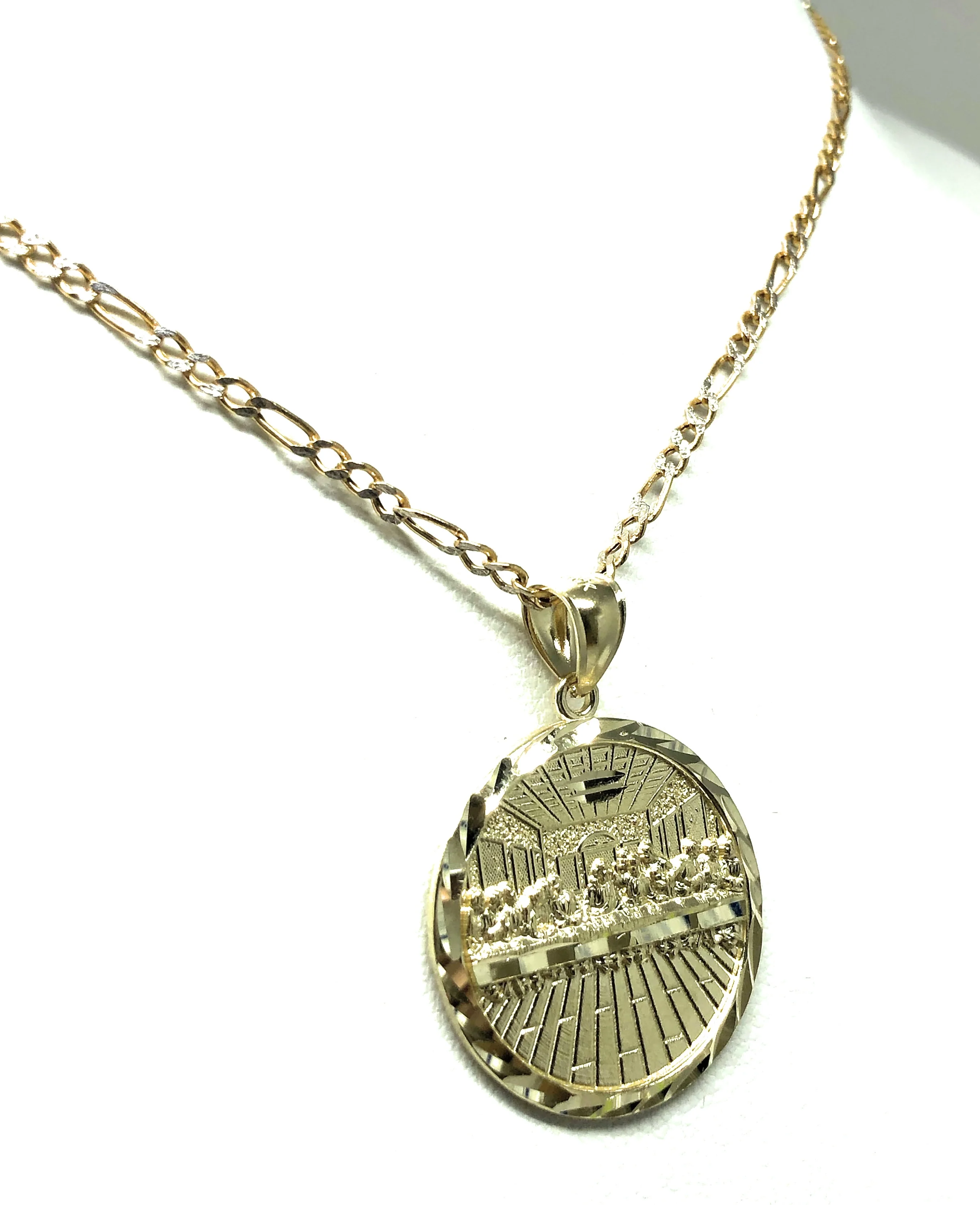 10k Solid Gold Yellow Jesus Last Supper Round Pendant Necklace - Image 6