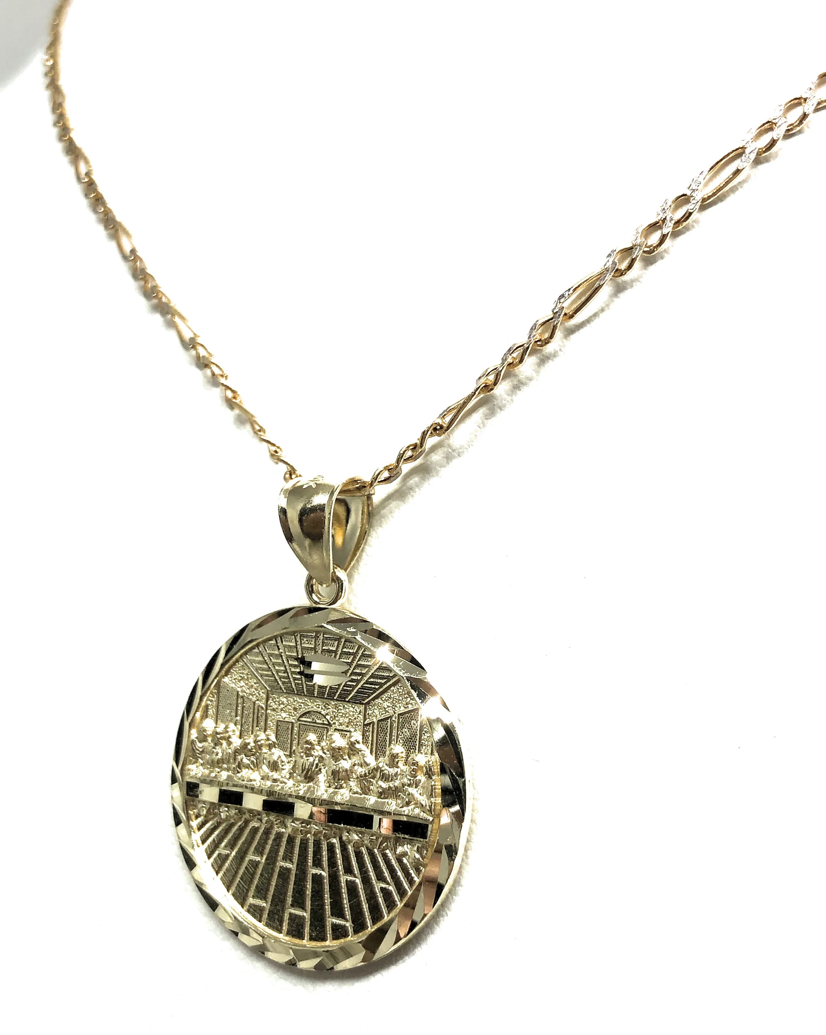 10k Solid Gold Yellow Jesus Last Supper Round Pendant Necklace - Image 7