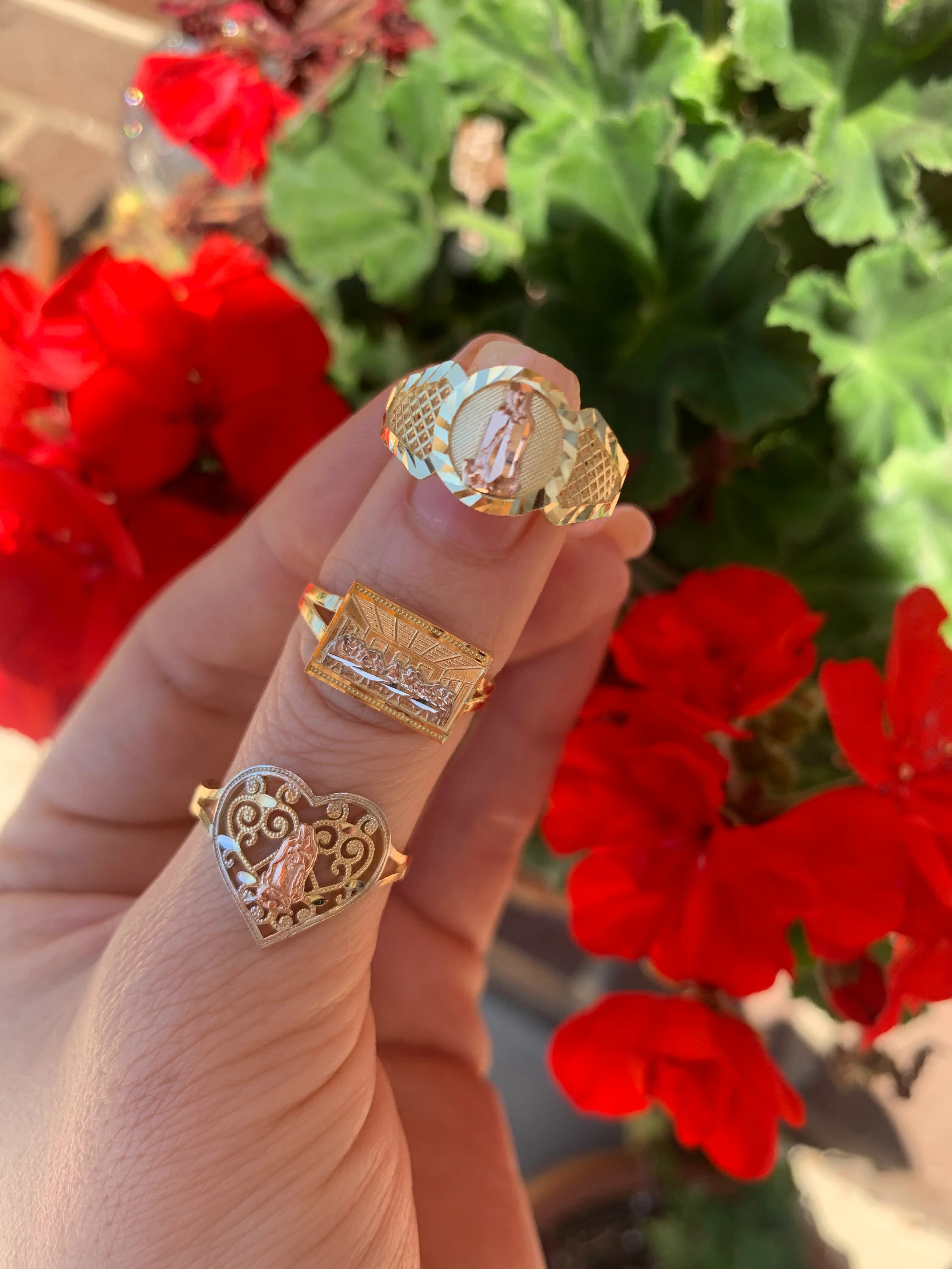 10k Solid Gold Yellow & Rose Gold Virrgin Mary Ring - Image 4