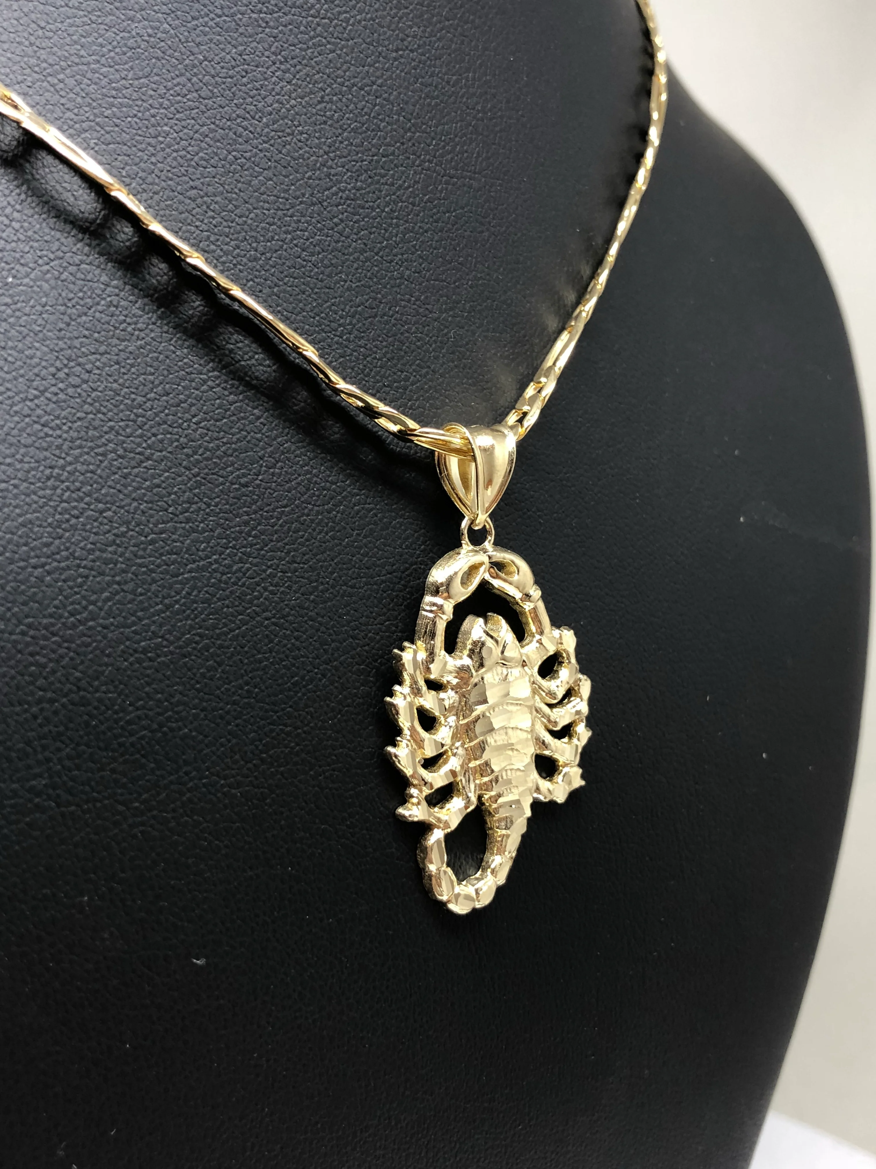 10k Solid Gold Yellow Scorpion Pendant Necklace with Chain - Image 4
