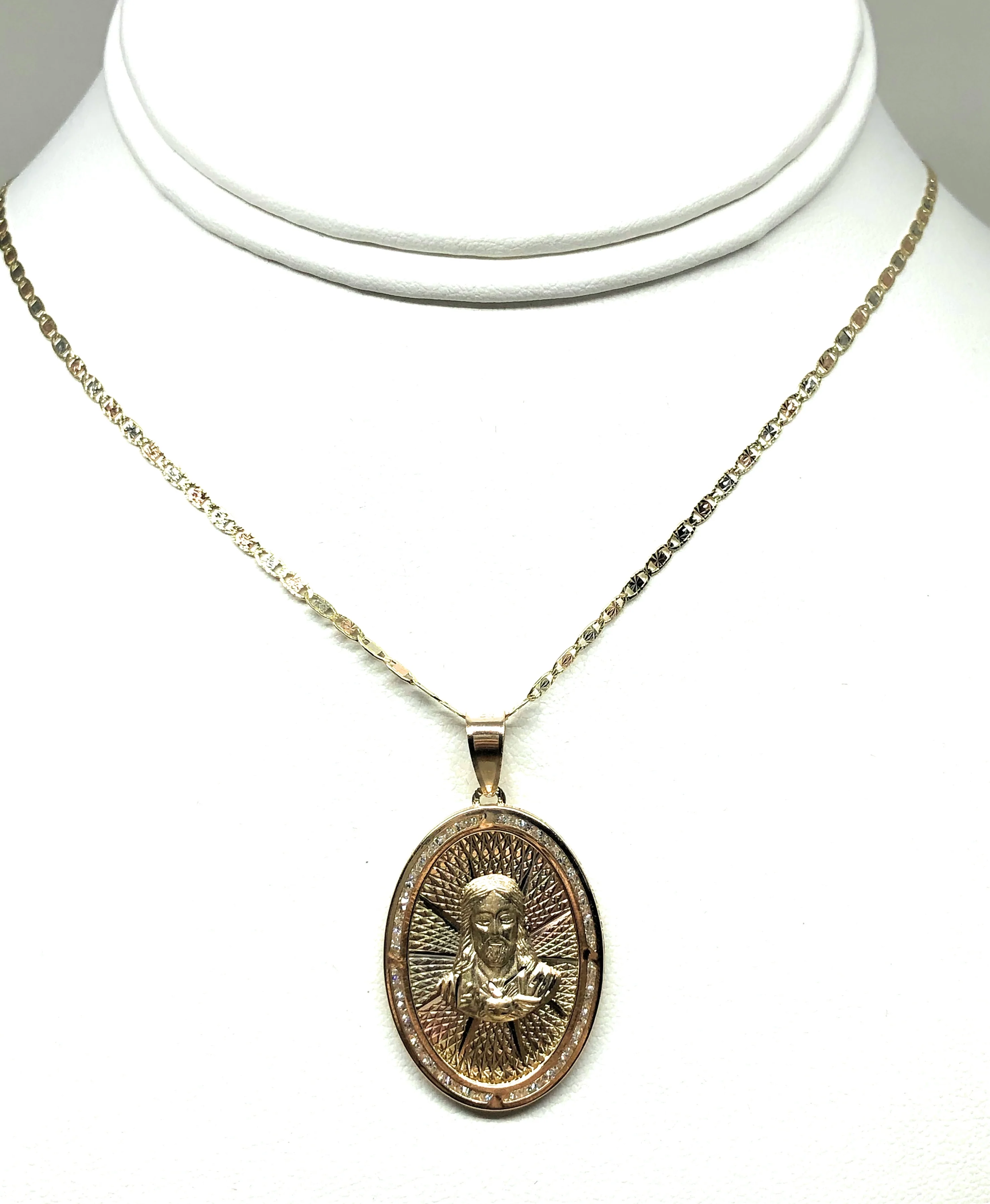 14k Solid Gold Tri-Color Jesus Sagrado Corazon Oval Pendant Necklace Valentina Chain - Image 4