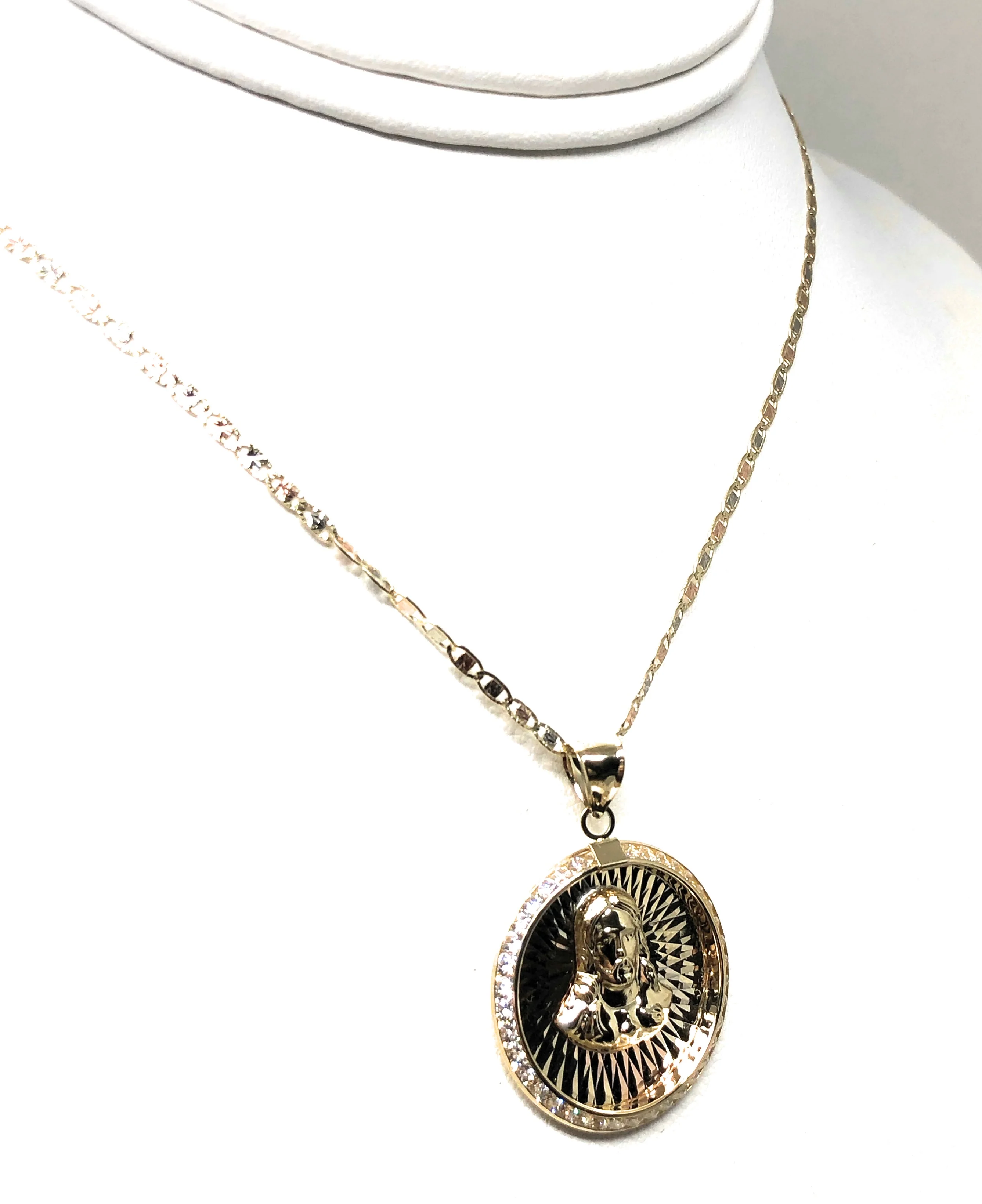 14k Solid Gold Tri-Color Jesus Sagrado Corazon Round Pendant Necklace Valentina Chain - Image 6
