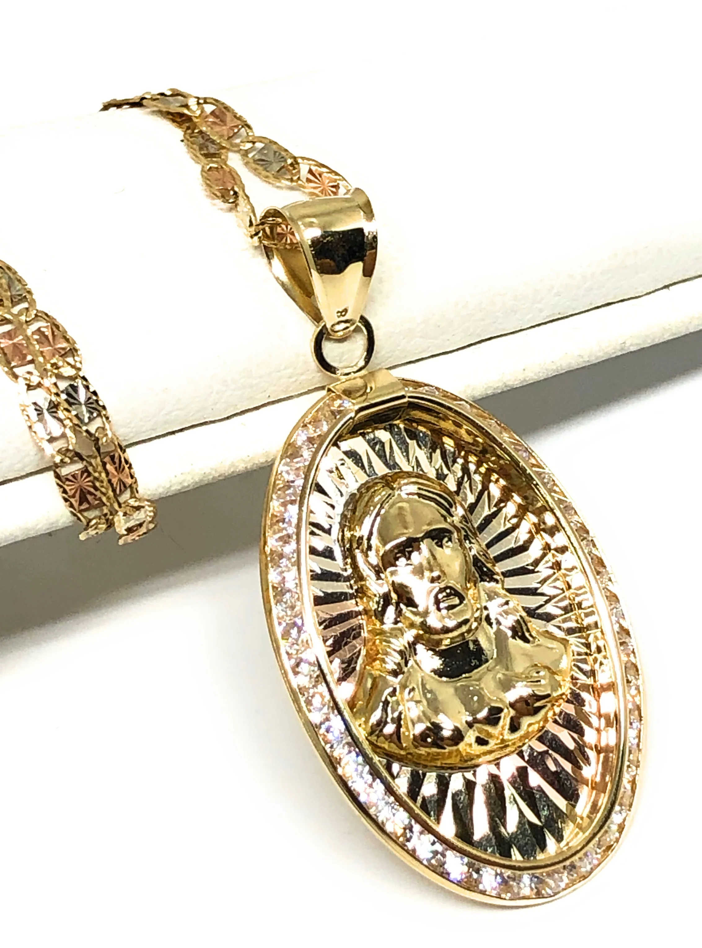 14k Solid Gold Tri-Color Jesus Sagrado Corazon Oval Pendant Necklace Valentina Chain - Image 3