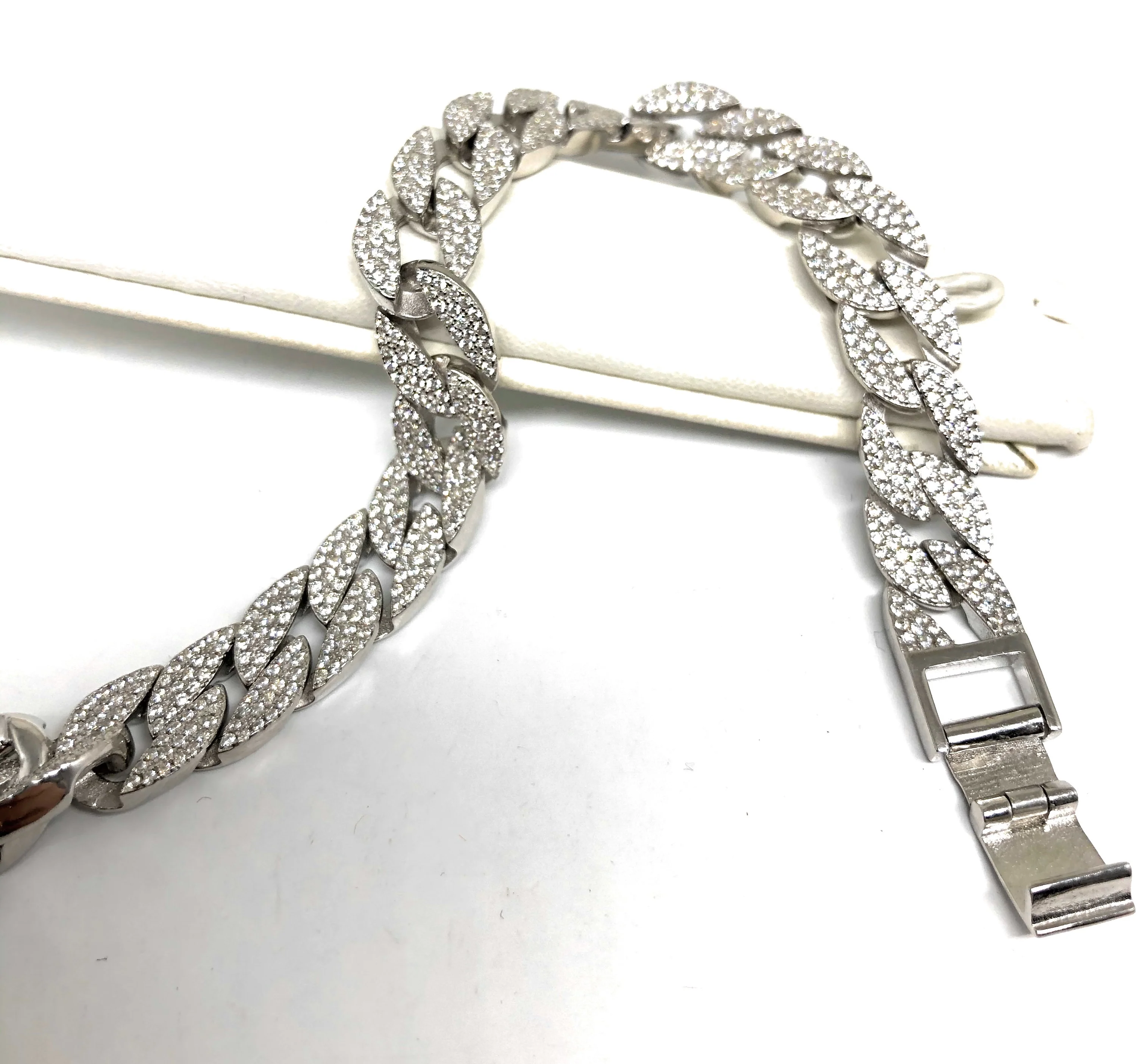 .925 Silver Icced Out CZ Cuban Link 8 inch 9.5mm width Braccelet - Image 4