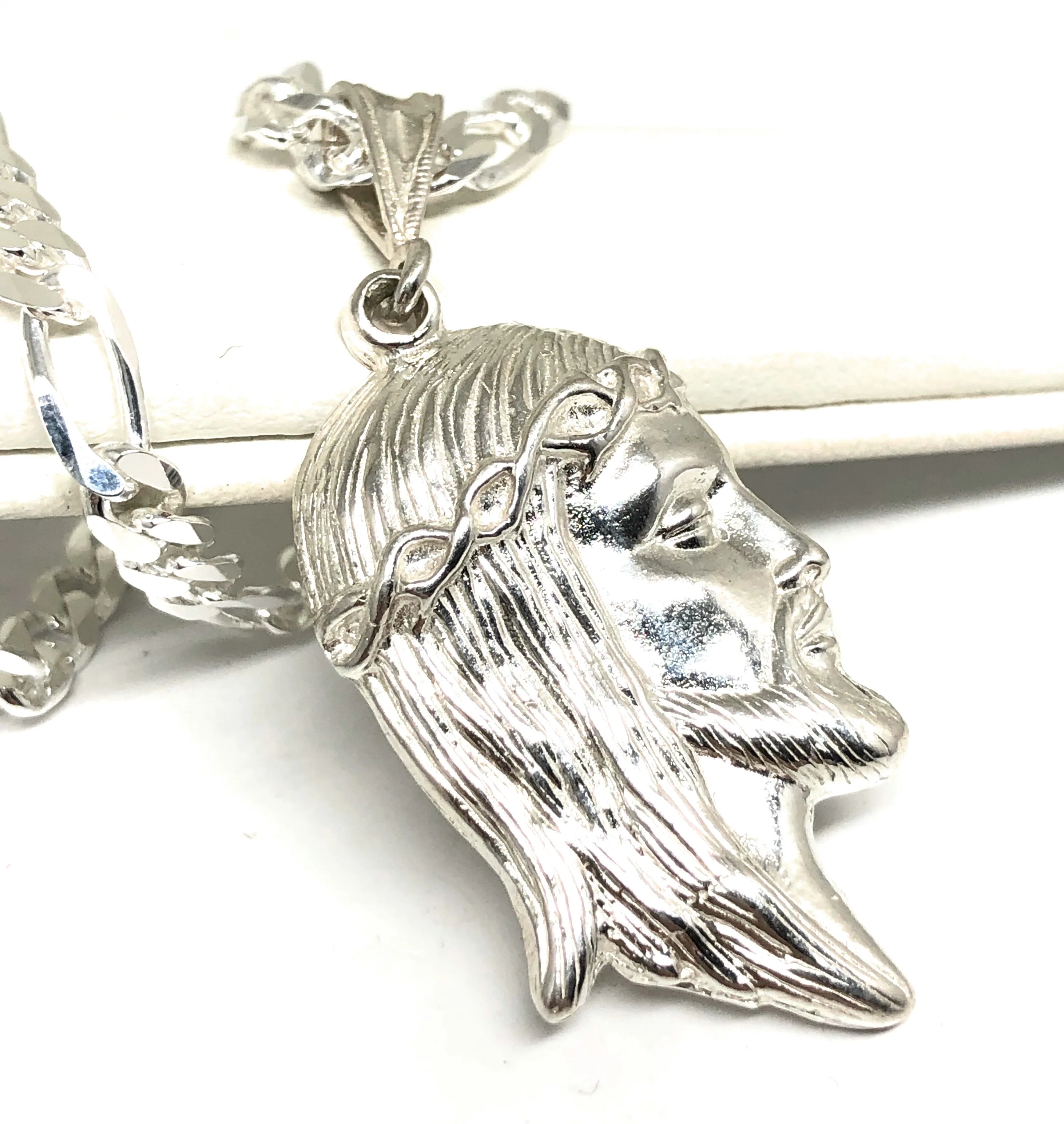 .925 Silver Jesus Face Pendant Necklace with Figaro Chain - Image 3
