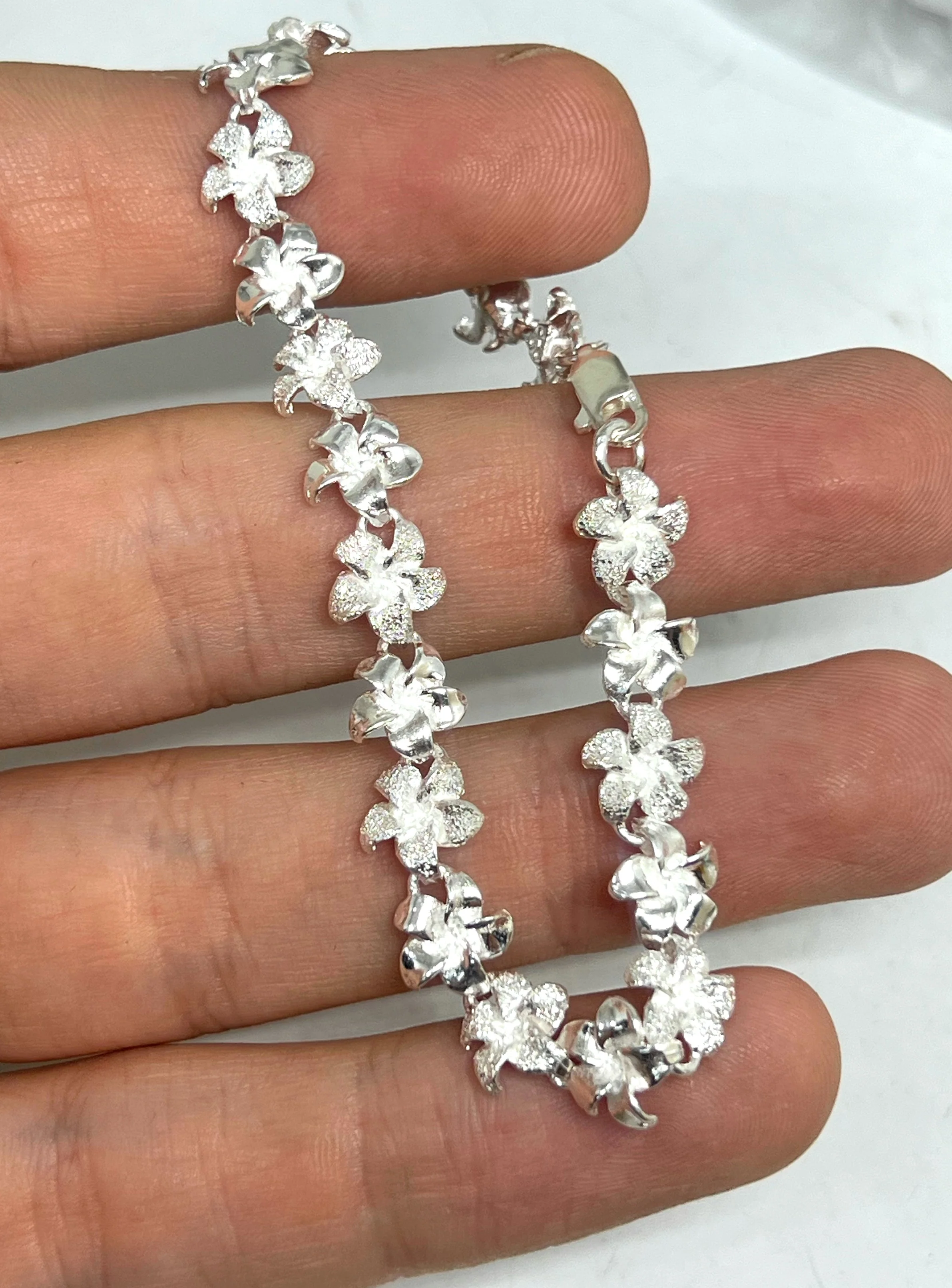 .925 Silver Plumeria Flower 7.5 inch 8mm Braccelet - Image 3