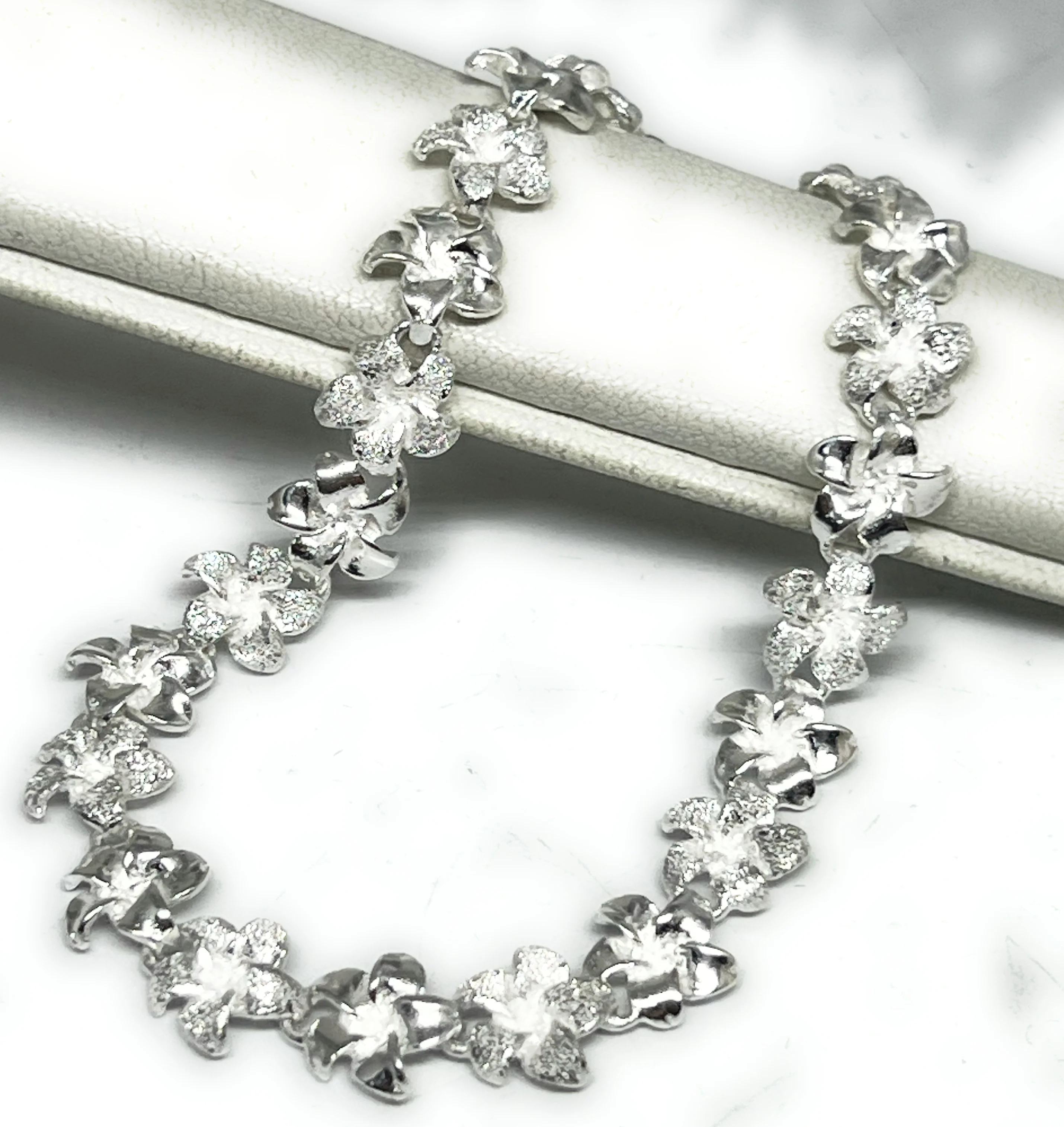 .925 Silver Plumeria Flower 7.5 inch 8mm Braccelet - Image 4