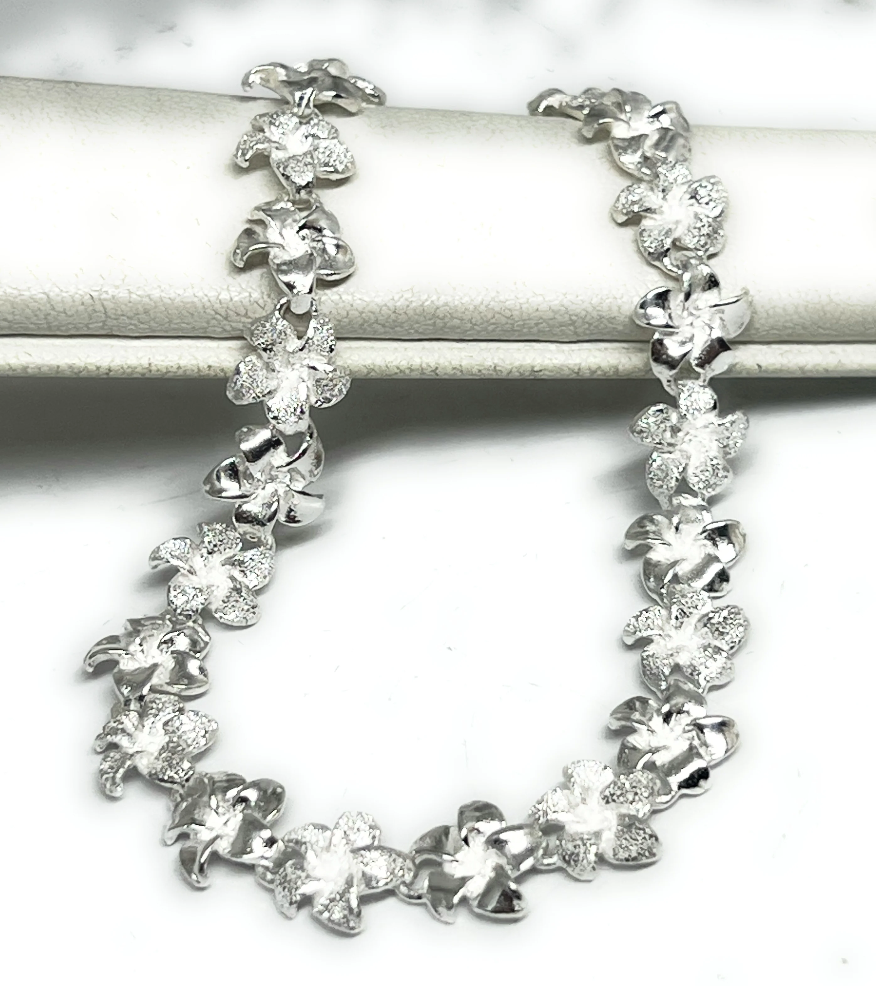 .925 Silver Plumeria Flower 7.5 inch 8mm Braccelet - Image 5