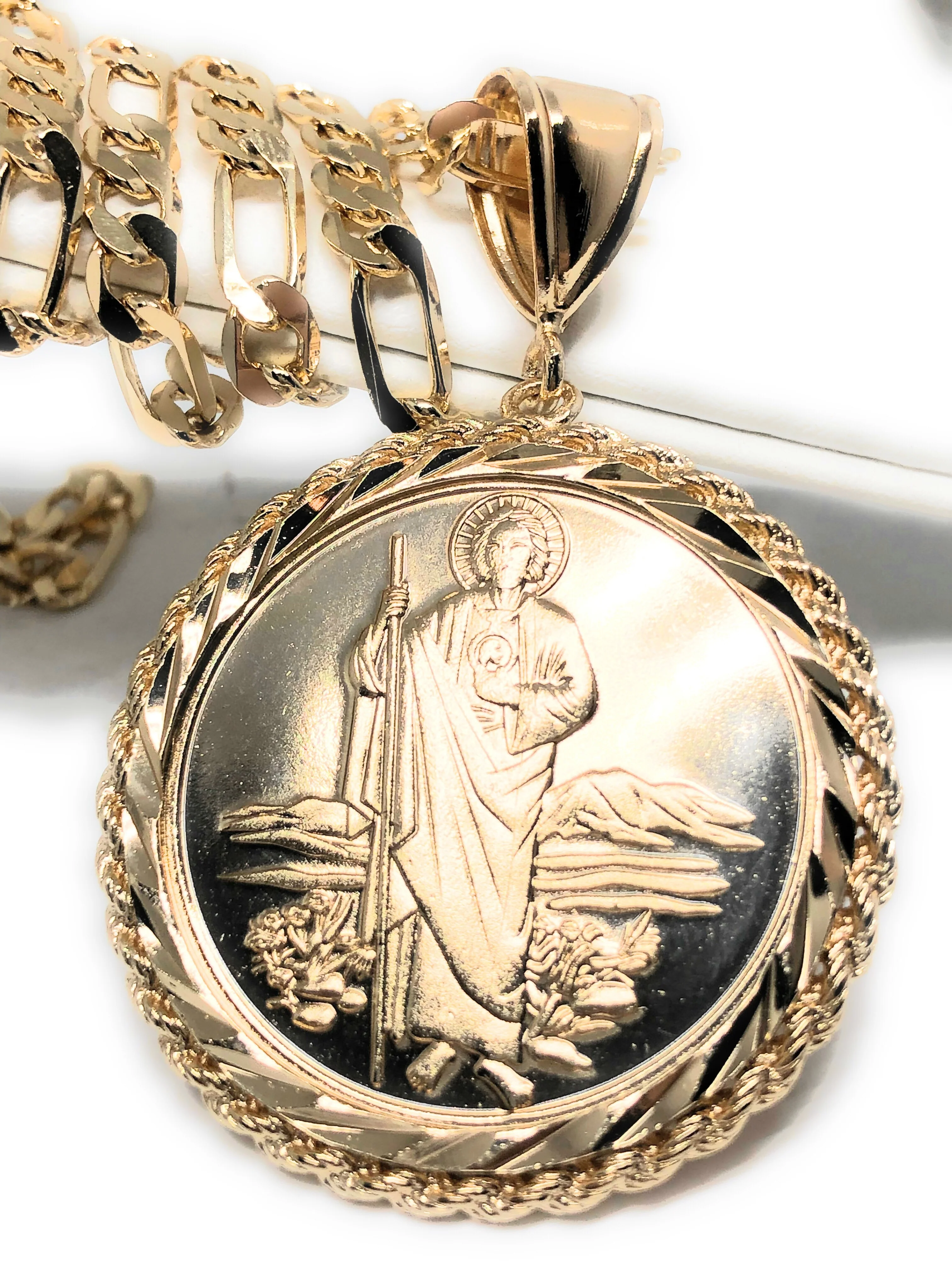 Gold Plated Saint Jude Pendant Necklace Figaro 26" San Judas Tadeo Virgen Centenario Medalla Oro Laminado - Image 3